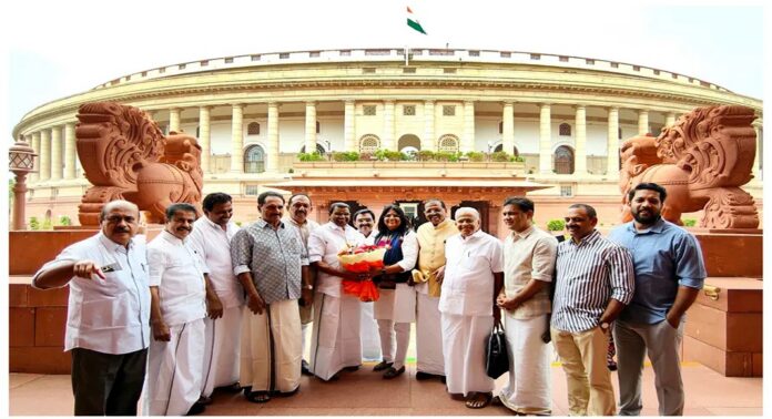 കേരള നിയമസഭാ സ്പീക്കറായി ചുമതലയേറ്റശേഷം ആദ്യമായി ഡൽഹിയിലെത്തിയ തിരുവഞ്ചൂർ രാധാകൃഷ്ണന് സ്വീകരണം കേരള നിയമസഭാ സ്പീക്കറായി ചുമതലയേറ്റശേഷം ആദ്യമായി ഡൽഹിയിലെത്തിയ തിരുവഞ്ചൂർ രാധാകൃഷ്ണന് സ്വീകരണം