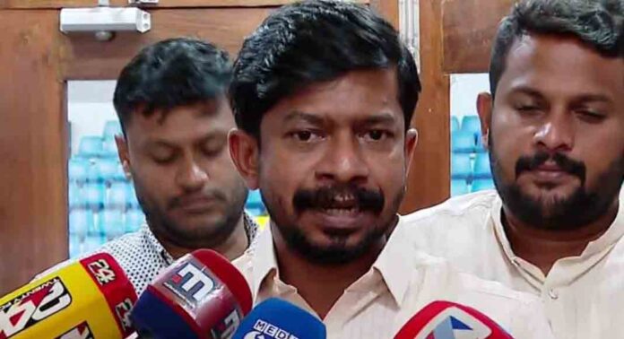 പുരാരേഖ വകുപ്പിലെ അസി. കൺസർവേറ്റർ നിയമനം വിവാദത്തിൽ ; സ്പെഷ്യൽ സെക്രട്ടറിയോട് റിപ്പോർട്ട് തേടി മന്ത്രി ഒ ജെ ജനീഷ് പുരാരേഖ വകുപ്പിലെ അസി. കൺസർവേറ്റർ നിയമനം വിവാദത്തിൽ ; സ്പെഷ്യൽ സെക്രട്ടറിയോട് റിപ്പോർട്ട് തേടി മന്ത്രി ഒ ജെ ജനീഷ്