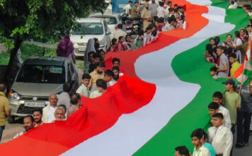 370-ാം അനുച്ഛേദം റദ്ദാക്കിയതിന്റെ ഏഴാം വാർഷികം ; ജമ്മു-കശ്മീരിൽ പ്രതിഷേധമാർച്ചും ആഘോഷവും