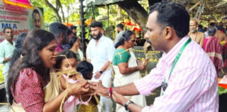 ശ്രീ കല്ലേലി ഊരാളി അപ്പൂപ്പന് കാവിൽ ചിങ്ങപ്പിറവിക്ക് നെൽക്കതിരുകൾ പ്രസാദമായി നൽകി
