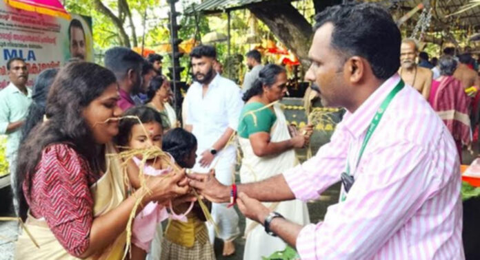 ശ്രീ കല്ലേലി ഊരാളി അപ്പൂപ്പന് കാവിൽ ചിങ്ങപ്പിറവിക്ക് നെൽക്കതിരുകൾ പ്രസാദമായി നൽകി ശ്രീ കല്ലേലി ഊരാളി അപ്പൂപ്പന് കാവിൽ ചിങ്ങപ്പിറവിക്ക് നെൽക്കതിരുകൾ പ്രസാദമായി നൽകി