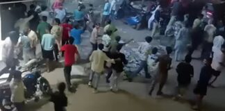 വെറും 16 രൂപയ്ക്ക് ഡ്രസ്സ്; കാൺപൂരിൽ വിലക്കുറവിൻ്റെ പേരിൽ വൻ തിക്കും തിരക്കും, നിരവധി പേർക്ക് പരിക്കേറ്റു