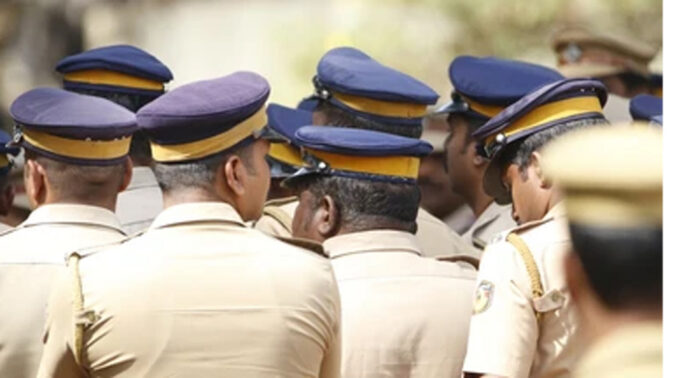 ഓണക്കാല ഡ്യൂട്ടി ചെയ്യുന്ന പോലീസ് ഉദ്യോഗസ്ഥർക്കുള്ള അലവൻസ് ഇരട്ടിയാക്കി സർക്കാർ ഓണക്കാല ഡ്യൂട്ടി ചെയ്യുന്ന പോലീസ് ഉദ്യോഗസ്ഥർക്കുള്ള അലവൻസ് ഇരട്ടിയാക്കി സർക്കാർ