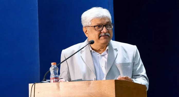 രാജ്യത്തെ പ്രമുഖ മാധ്യമ സ്ഥാപനങ്ങളും വൻകിട ബിസിനസ് ഗ്രൂപ്പുകളും തമ്മിലുള്ള ബന്ധത്തിൽ കടുത്ത ആശങ്ക രേഖപ്പെടുത്തി മുൻ സുപ്രിംകോടതി ജഡ്ജി ജസ്റ്റിസ് കെ.എം ജോസഫ് രാജ്യത്തെ പ്രമുഖ മാധ്യമ സ്ഥാപനങ്ങളും വൻകിട ബിസിനസ് ഗ്രൂപ്പുകളും തമ്മിലുള്ള ബന്ധത്തിൽ കടുത്ത ആശങ്ക രേഖപ്പെടുത്തി മുൻ സുപ്രിംകോടതി ജഡ്ജി ജസ്റ്റിസ് കെ.എം ജോസഫ്