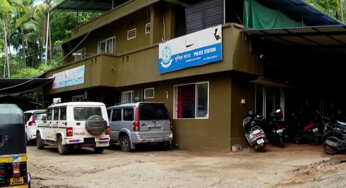 കോഴിക്കോട് കൊടുവള്ളിയിൽ മോഷണ ശ്രമം ആരോപിച്ച് പന്ത്രണ്ടുവയസുകാരനെ ക്രൂരമായി മര്ദ്ദിച്ച സംഭവം; ഇടപെട്ട് ചൈൽഡ് വെൽഫെയർ കമ്മിറ്റി കോഴിക്കോട് കൊടുവള്ളിയിൽ മോഷണ ശ്രമം ആരോപിച്ച് പന്ത്രണ്ടുവയസുകാരനെ ക്രൂരമായി മര്ദ്ദിച്ച സംഭവം; ഇടപെട്ട് ചൈൽഡ് വെൽഫെയർ കമ്മിറ്റി