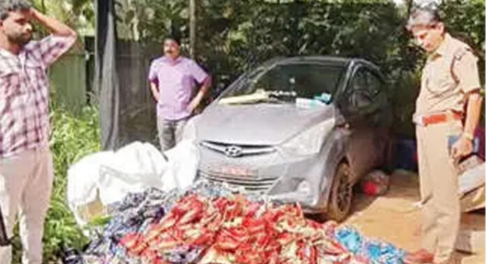 ഓപ്പറേഷൻ തണ്ടർ ; ബേക്കറി ഗോഡൗണിൽ സൂക്ഷിച്ച 10 ലക്ഷംരൂപയുടെ പുകയില ഉത്പന്നങ്ങൾ പിടിച്ചു ഓപ്പറേഷൻ തണ്ടർ ; ബേക്കറി ഗോഡൗണിൽ സൂക്ഷിച്ച 10 ലക്ഷംരൂപയുടെ പുകയില ഉത്പന്നങ്ങൾ പിടിച്ചു