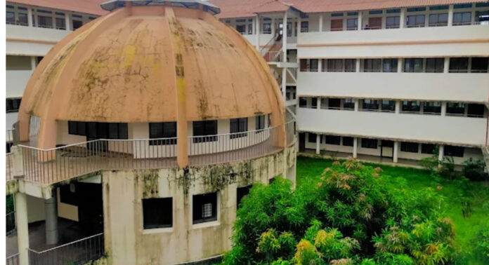 കേരള സാങ്കേതിക സര്വകലാശാലയിലെ ഇയര്ബാക്ക് സംവിധാനം ഒഴിവാക്കാന് തീരുമാനം കേരള സാങ്കേതിക സര്വകലാശാലയിലെ ഇയര്ബാക്ക് സംവിധാനം ഒഴിവാക്കാന് തീരുമാനം