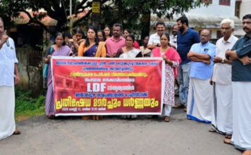 എല്.ഡി.എഫ് മലയാലപ്പുഴയില് മാര്ച്ചും ധര്ണ്ണയും നടത്തി