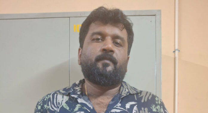 പന്തളം കുളനടയില് കഞ്ചാവും ഹാഷിഷ് ഓയിലുമായി യുവാവ് പിടിയില് പന്തളം കുളനടയില് കഞ്ചാവും ഹാഷിഷ് ഓയിലുമായി യുവാവ് പിടിയില്