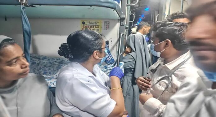 ഡൽഹി-കേരളം മംഗള എക്സ്പ്രസ്സിൽ മലയാളി വിദ്യാർഥികൾക്ക് ഭക്ഷ്യവിഷബാധ ഡൽഹി-കേരളം മംഗള എക്സ്പ്രസ്സിൽ മലയാളി വിദ്യാർഥികൾക്ക് ഭക്ഷ്യവിഷബാധ