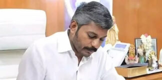 ബജറ്റ് പ്രസംഗത്തിനിടെ ഇംഗ്ലീഷ് വാക്കുകളും വ്യാകരണപ്പിഴവുകളും ; തമിഴ്നാട്ടിൽ ധനമന്ത്രിക്കെതിരെ പ്രതിഷേധം