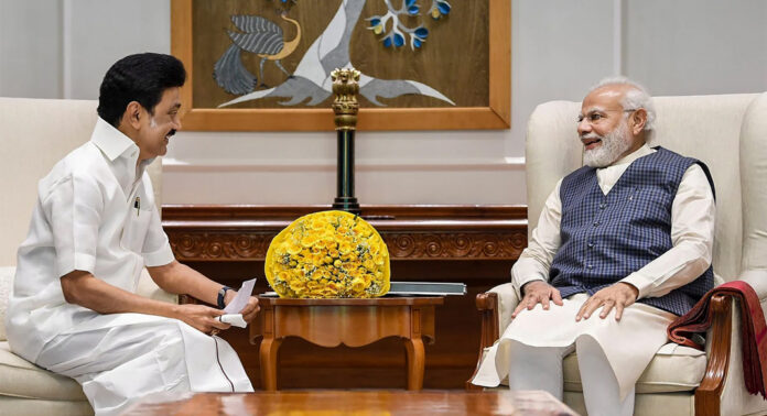 ഡിഎംകെ എൻഡിഎയിലേക്കെന്ന് അഭ്യൂഹം ; കേന്ദ്ര മന്ത്രിസഭയിൽ ഉൾപ്പെടുത്തിയേക്കുമെന്ന് സൂചന ഡിഎംകെ എൻഡിഎയിലേക്കെന്ന് അഭ്യൂഹം ; കേന്ദ്ര മന്ത്രിസഭയിൽ ഉൾപ്പെടുത്തിയേക്കുമെന്ന് സൂചന