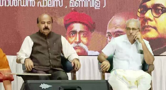 വീണ്ടും ആർഎസ്എസ് വേദിയിൽ കേരള സർവകലാശാല വൈസ് ചാൻസലർ മോഹനൻ കുന്നുമ്മൽ വീണ്ടും ആർഎസ്എസ് വേദിയിൽ കേരള സർവകലാശാല വൈസ് ചാൻസലർ മോഹനൻ കുന്നുമ്മൽ