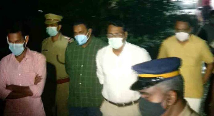 മുട്ടിൽ മരംമുറി കേസ് : പ്രതികൾക്ക് തിരിച്ചടി ; കുറ്റപത്രം ഈ മാസം 31ന് വായിക്കും മുട്ടിൽ മരംമുറി കേസ് : പ്രതികൾക്ക് തിരിച്ചടി ; കുറ്റപത്രം ഈ മാസം 31ന് വായിക്കും