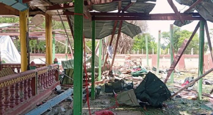 മ്യാൻമറിൽ ബുദ്ധവിഹാരത്തിന് നേരെ വ്യോമാക്രമണം ; 14 മരണം മ്യാൻമറിൽ ബുദ്ധവിഹാരത്തിന് നേരെ വ്യോമാക്രമണം ; 14 മരണം