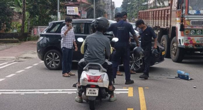 കുമ്പഴ – മണ്ണാറക്കുളഞ്ഞി റോഡില് അമിത വേഗതയില് വാഹനങ്ങളുടെ യാത്ര : അപകടങ്ങള് പതിവ് കുമ്പഴ – മണ്ണാറക്കുളഞ്ഞി റോഡില് അമിത വേഗതയില് വാഹനങ്ങളുടെ യാത്ര : അപകടങ്ങള് പതിവ്