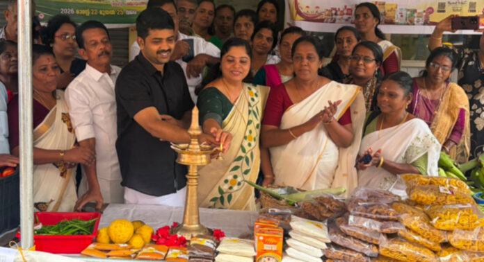 നാറാണംമൂഴി ഗ്രാമ പഞ്ചായത്ത് സി.ഡി.എസിന്റെ നേതൃത്വത്തില് ഓണച്ചന്ത നാറാണംമൂഴി ഗ്രാമ പഞ്ചായത്ത് സി.ഡി.എസിന്റെ നേതൃത്വത്തില് ഓണച്ചന്ത