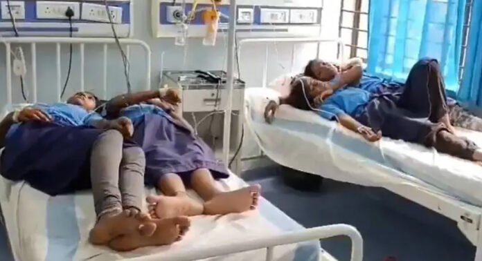 ഉച്ചഭക്ഷണത്തിൽ ഉപ്പിന് പകരം ചേർത്തത് സോപ്പുപൊടി ; 40 വിദ്യാർഥികളെ ആശുപത്രിയിൽ പ്രവേശിപ്പിച്ചു ഉച്ചഭക്ഷണത്തിൽ ഉപ്പിന് പകരം ചേർത്തത് സോപ്പുപൊടി ; 40 വിദ്യാർഥികളെ ആശുപത്രിയിൽ പ്രവേശിപ്പിച്ചു