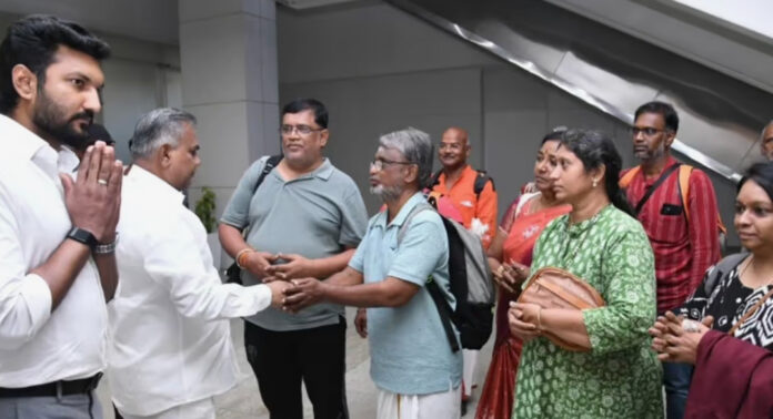 നേപ്പാൾ മിന്നൽ പ്രളയം : ഉണ്ടായ നേപ്പാളിൽ കുടുങ്ങിയ തമിഴ്നാട് സ്വദേശികളായ 21 തീർത്ഥാടകർ തിരിച്ചെത്തി നേപ്പാൾ മിന്നൽ പ്രളയം : ഉണ്ടായ നേപ്പാളിൽ കുടുങ്ങിയ തമിഴ്നാട് സ്വദേശികളായ 21 തീർത്ഥാടകർ തിരിച്ചെത്തി