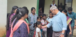ജില്ലയിലെ ദുരിതാശ്വാസ ക്യാമ്പുകള് സന്ദര്ശിച്ച് പത്തനംതിട്ട ജില്ലാ കളക്ടര്