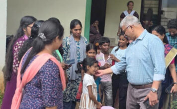 ജില്ലയിലെ ദുരിതാശ്വാസ ക്യാമ്പുകള് സന്ദര്ശിച്ച് പത്തനംതിട്ട ജില്ലാ കളക്ടര്