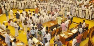 നിയമസഭാ കയ്യാങ്കളി കേസ് ; സിപിഎമ്മിന് തിരിച്ചടി ; വനിത എംഎൽഎമാരെ കയ്യേറ്റം ചെയ്തെന്ന കേസ് റദ്ദാക്കി