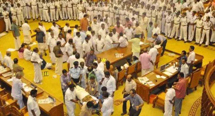 നിയമസഭാ കയ്യാങ്കളി കേസ് ; സിപിഎമ്മിന് തിരിച്ചടി ; വനിത എംഎൽഎമാരെ കയ്യേറ്റം ചെയ്തെന്ന കേസ് റദ്ദാക്കി നിയമസഭാ കയ്യാങ്കളി കേസ് ; സിപിഎമ്മിന് തിരിച്ചടി ; വനിത എംഎൽഎമാരെ കയ്യേറ്റം ചെയ്തെന്ന കേസ് റദ്ദാക്കി