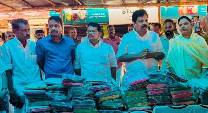 ഹരിതകർമ സേനാംഗങ്ങൾക്കും ശുചീകരണ തൊഴിലാളികൾക്കും ഓണക്കോടി സമ്മാനിച്ച് പ്രിയങ്ക ഗാന്ധി എംപി ഹരിതകർമ സേനാംഗങ്ങൾക്കും ശുചീകരണ തൊഴിലാളികൾക്കും ഓണക്കോടി സമ്മാനിച്ച് പ്രിയങ്ക ഗാന്ധി എംപി