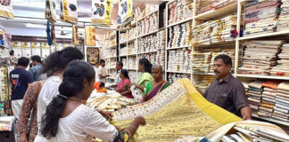 ഓണം ആഘോഷിക്കാൻ വസ്ത്രവിപണി : പ്രതീക്ഷിക്കുന്നത് 8,000 കോടി രൂപയുടെ വിൽപ്പന