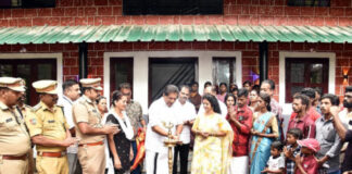 ആദിവാസികൾക്ക് ഓണവീടൊരുക്കി സുനിൽ ടീച്ചർ