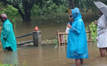 പന്തളം കടയ്ക്കാട് വീടുകളില് വെള്ളം കയറി തുടങ്ങി : പ്രദേശവാസികളെ സ്ഥലത്ത് നിന്നും മാറ്റുന്നു
