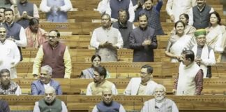 നാടകീയതകള്ക്കും പ്രതിപക്ഷ പ്രതിഷേധങ്ങൾക്കുമൊടുവിൽ സഭയിലെത്തി അമിത് ഷായും മോദിയും