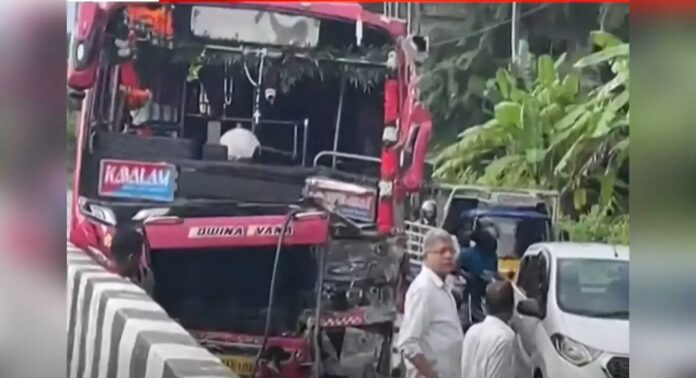 കോഴിക്കോട് സ്വകാര്യ ബസുകൾ കൂട്ടിയിടിച്ച് 20 പേർക്ക് പരിക്ക് കോഴിക്കോട് സ്വകാര്യ ബസുകൾ കൂട്ടിയിടിച്ച് 20 പേർക്ക് പരിക്ക്