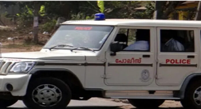 റീൽസും വീരവാദവും ഇനി നടക്കില്ല : സ്റ്റേഷനുകളിൽ പ്രത്യേക ടീം ; ഗുണ്ടകളെ ഗ്രേഡ് തിരിച്ച് പൂട്ടാൻ ശ്രമം റീൽസും വീരവാദവും ഇനി നടക്കില്ല : സ്റ്റേഷനുകളിൽ പ്രത്യേക ടീം ; ഗുണ്ടകളെ ഗ്രേഡ് തിരിച്ച് പൂട്ടാൻ ശ്രമം