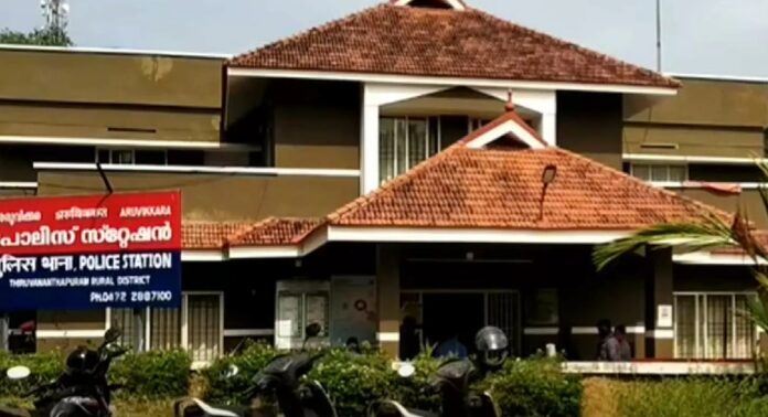 ഓണാഘോഷത്തിനിടെ അച്ചടക്കലംഘനം ; തിരുവനന്തപുരത്ത് മൂന്ന് പോലീസ് ഉദ്യോഗസ്ഥർക്ക് സസ്പെൻഷൻ ഓണാഘോഷത്തിനിടെ അച്ചടക്കലംഘനം ; തിരുവനന്തപുരത്ത് മൂന്ന് പോലീസ് ഉദ്യോഗസ്ഥർക്ക് സസ്പെൻഷൻ