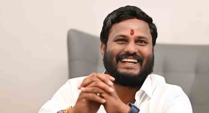 ക്ഷേത്രത്തിലെ ഉത്സവത്തിനിടെ പോത്തിനെ ബലി നൽകി : കോൺഗ്രസ് നേതാവിനെതിരെ കേസെടുത്തു ക്ഷേത്രത്തിലെ ഉത്സവത്തിനിടെ പോത്തിനെ ബലി നൽകി : കോൺഗ്രസ് നേതാവിനെതിരെ കേസെടുത്തു