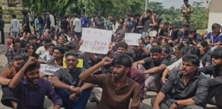 എൻജിനീയറിങ് കോളേജിൽ വിദ്യാർഥി ജീവനൊടുക്കിയ സംഭവം : പ്രതിഷേധവുമായി സഹപാഠികൾ
