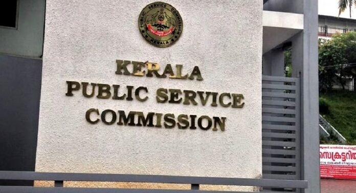 മഴക്കെടുതി : പി.എസ്.സി പരീക്ഷകൾ മാറ്റിവെച്ചു മഴക്കെടുതി : പി.എസ്.സി പരീക്ഷകൾ മാറ്റിവെച്ചു