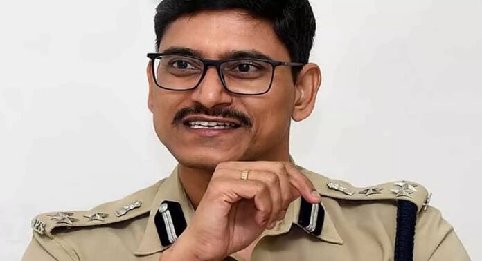 ഓപ്പറേഷൻ തൂഫാന്റെ നോഡൽ ഓഫീസറായി പുട്ട വിമലാദിത്യ വീണ്ടും ചുമതല ഏറ്റെടുത്തു ഓപ്പറേഷൻ തൂഫാന്റെ നോഡൽ ഓഫീസറായി പുട്ട വിമലാദിത്യ വീണ്ടും ചുമതല ഏറ്റെടുത്തു