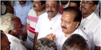 തിരുവല്ലയിലെ ദുരിതാശ്വാസ ക്യാമ്പ് സന്ദർശിച്ച ആഭ്യന്തര മന്ത്രി രമേശ് ചെന്നിത്തല