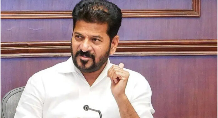 തെലങ്കാന കോൺഗ്രസിൽ പരസ്യപ്പോര് : രേവന്ത് റെഡ്ഡിക്കെതിരെ വെല്ലുവിളിയുമായി മന്ത്രിപുത്രി തെലങ്കാന കോൺഗ്രസിൽ പരസ്യപ്പോര് : രേവന്ത് റെഡ്ഡിക്കെതിരെ വെല്ലുവിളിയുമായി മന്ത്രിപുത്രി