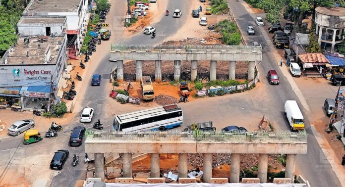 ദേശീയപാത 66ന്റെ പണി 2028ലും തീരില്ല; വയഡക്ട് നിർമാണത്തിന് ഇനിയും കരാറായില്ല ദേശീയപാത 66ന്റെ പണി 2028ലും തീരില്ല; വയഡക്ട് നിർമാണത്തിന് ഇനിയും കരാറായില്ല