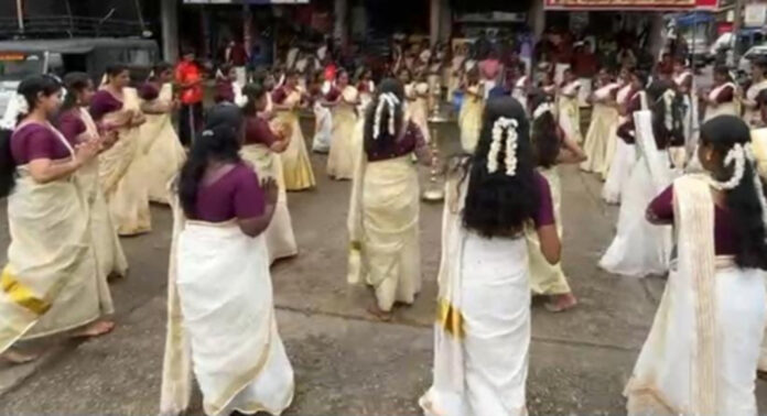 റാന്നി റൂട്രോണിക്സ് വിദ്യാർത്ഥികളുടെ ഓണാഘോഷം അതിജീവനത്തിന്റെയും പ്രത്യാശയുടെയും വിളംബരമായി റാന്നി റൂട്രോണിക്സ് വിദ്യാർത്ഥികളുടെ ഓണാഘോഷം അതിജീവനത്തിന്റെയും പ്രത്യാശയുടെയും വിളംബരമായി