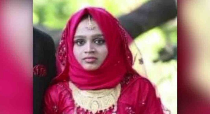 എടത്താനാട്ടുകരയിൽ യുവതി ഭർതൃവീട്ടിൽ ആത്മഹത്യ ചെയ്തതിൽ ദുരൂഹത ആരോപിച്ച് കുടുംബം എടത്താനാട്ടുകരയിൽ യുവതി ഭർതൃവീട്ടിൽ ആത്മഹത്യ ചെയ്തതിൽ ദുരൂഹത ആരോപിച്ച് കുടുംബം