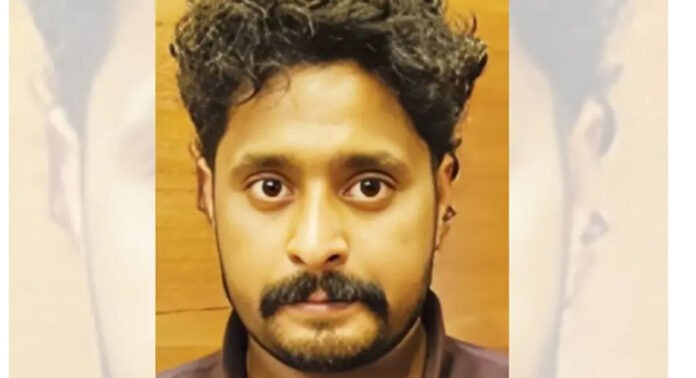 വാച്ചിന്റെ സ്ട്രാപ്പിനുള്ളിൽ ഒളിപ്പിച്ച് എംഡിഎംഎ കടത്താൻ ശ്രമം ; രക്ഷപ്പെടാൻ ശ്രമിച്ച യുവാവിനെ പിടികൂടി പോലീസ് വാച്ചിന്റെ സ്ട്രാപ്പിനുള്ളിൽ ഒളിപ്പിച്ച് എംഡിഎംഎ കടത്താൻ ശ്രമം ; രക്ഷപ്പെടാൻ ശ്രമിച്ച യുവാവിനെ പിടികൂടി പോലീസ്