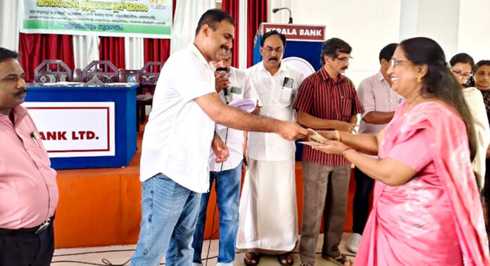 സഹകരണ വകുപ്പ് അംഗസമാശ്വാസ നിധി ജില്ലാതല വിതരണ ഉദ്ഘാടനം സഹകരണ വകുപ്പ് അംഗസമാശ്വാസ നിധി ജില്ലാതല വിതരണ ഉദ്ഘാടനം