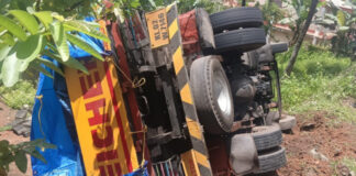 അങ്ങാടിക്കലില് സപ്ലെക്കോയുടെ ലോഡുമായി പോയ ലോറി മറിഞ്ഞു : ആര്ക്കും പരിക്കില്ല