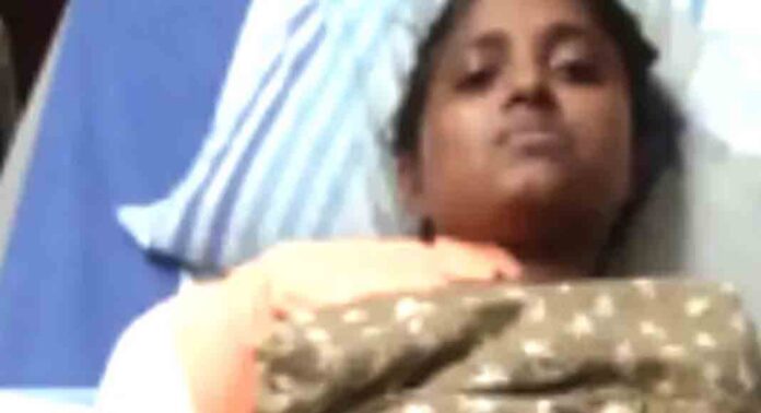 തെരഞ്ഞെടുപ്പ് ഡ്യൂട്ടിക്കിടെ വാഹനാപകടത്തിൽ വലതുകൈ അറ്റു ; 17 ശസ്ത്രക്രിയകൾ ; കിടപ്പിലായ ജീവനക്കാരിയെ നാട്ടിൽനിന്ന് സ്ഥലംമാറ്റി റവന്യൂവകുപ്പ് തെരഞ്ഞെടുപ്പ് ഡ്യൂട്ടിക്കിടെ വാഹനാപകടത്തിൽ വലതുകൈ അറ്റു ; 17 ശസ്ത്രക്രിയകൾ ; കിടപ്പിലായ ജീവനക്കാരിയെ നാട്ടിൽനിന്ന് സ്ഥലംമാറ്റി റവന്യൂവകുപ്പ്