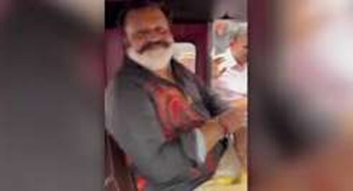 ഔദ്യോഗിക വാഹനം കാണാഞ്ഞതിനെ തുടർന്ന് കേന്ദ്രമന്ത്രി സുരേഷ് ഗോപി ഇന്നും ഓട്ടോറിക്ഷയിൽ യാത്ര ചെയ്തു ഔദ്യോഗിക വാഹനം കാണാഞ്ഞതിനെ തുടർന്ന് കേന്ദ്രമന്ത്രി സുരേഷ് ഗോപി ഇന്നും ഓട്ടോറിക്ഷയിൽ യാത്ര ചെയ്തു