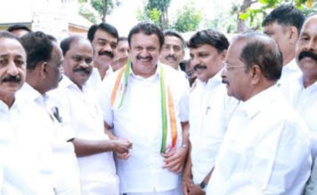 ആരോഗ്യമന്ത്രി കെ.മുരളീധരന് ഡി.സി.സിയില് സ്വീകരണം നല്കി